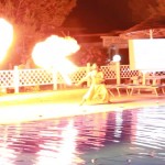 spettacolo del fuoco in piscina
